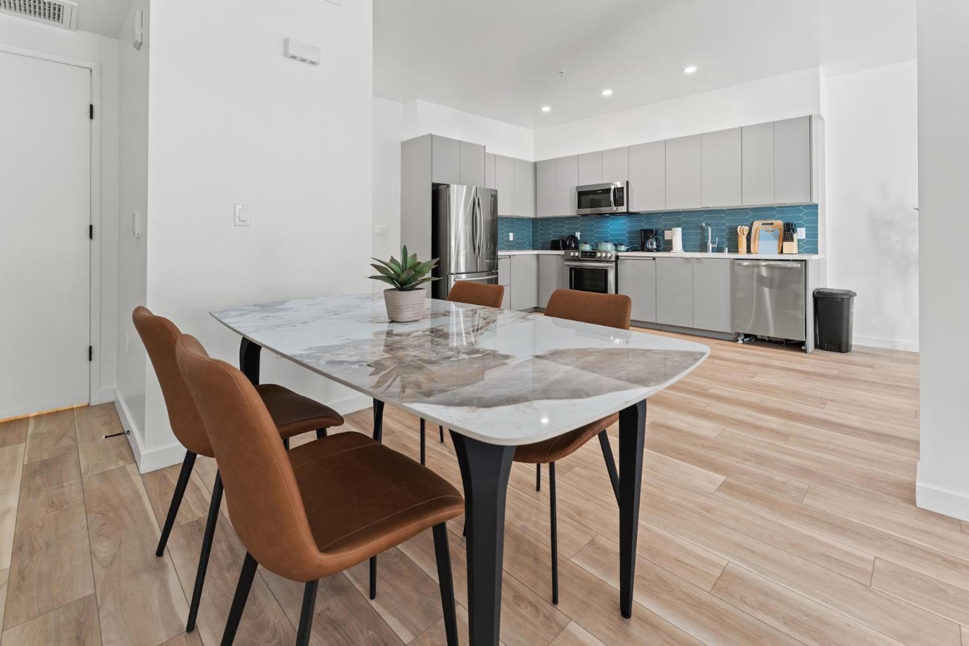 Stylish La Prime Location In Wilshire Blvd Apartment Los Angeles