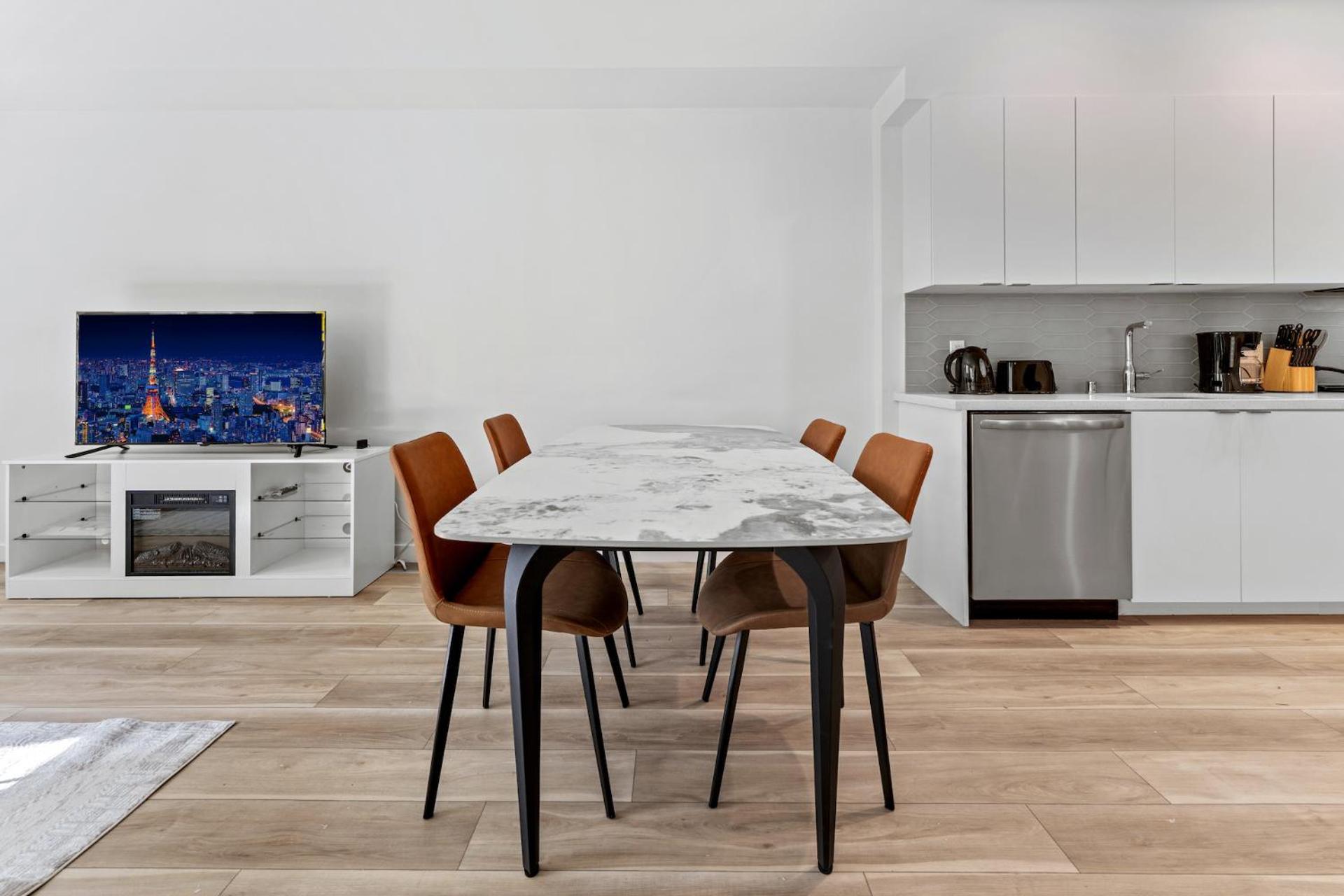 Stylish La Prime Location In Wilshire Blvd *