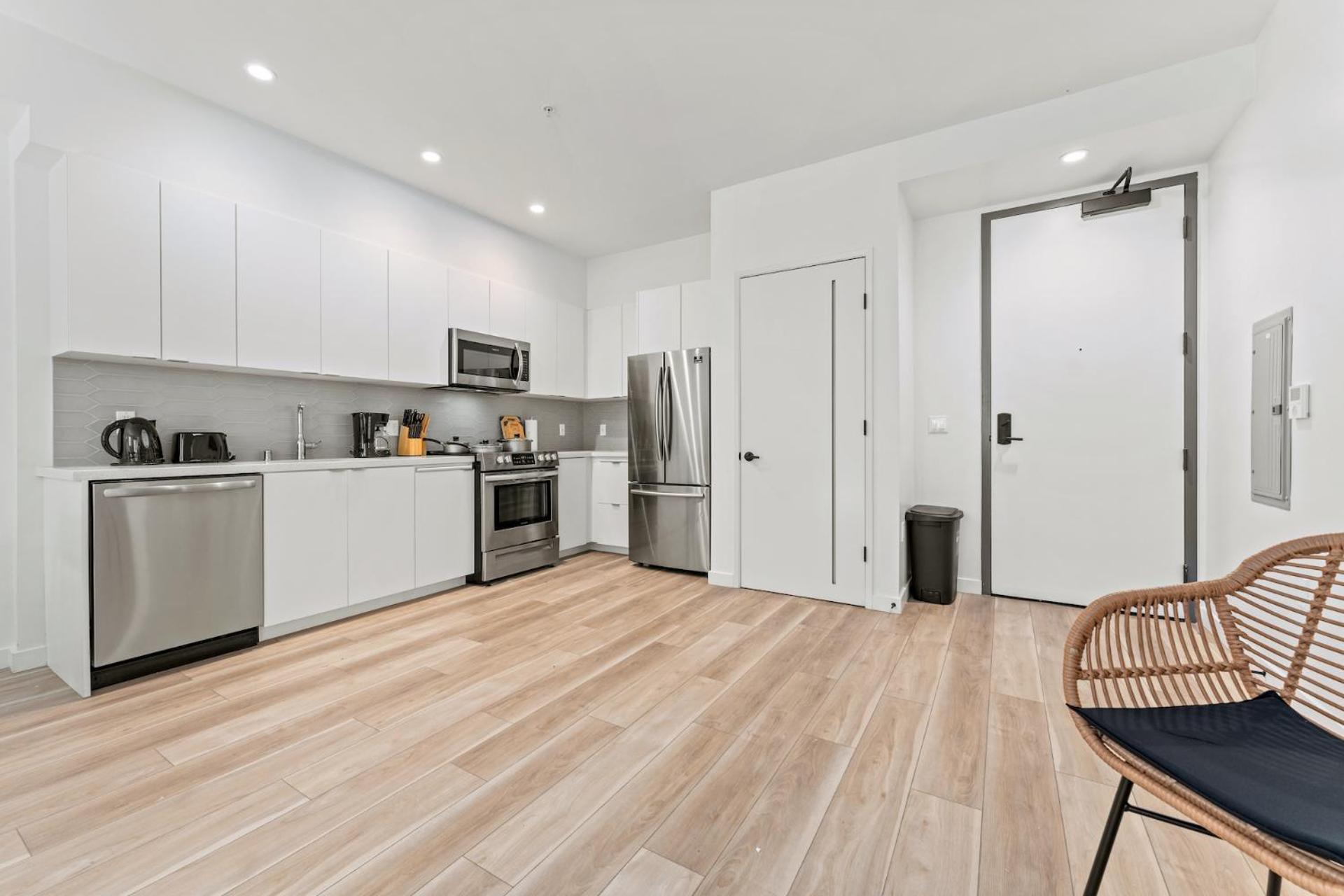 Stylish La Prime Location In Wilshire Blvd Los Angeles