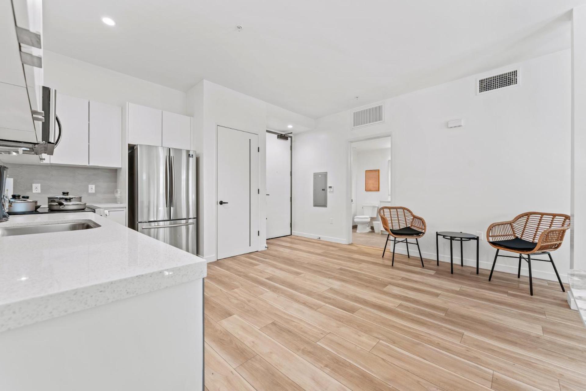 Stylish La Prime Location In Wilshire Blvd Los Angeles
