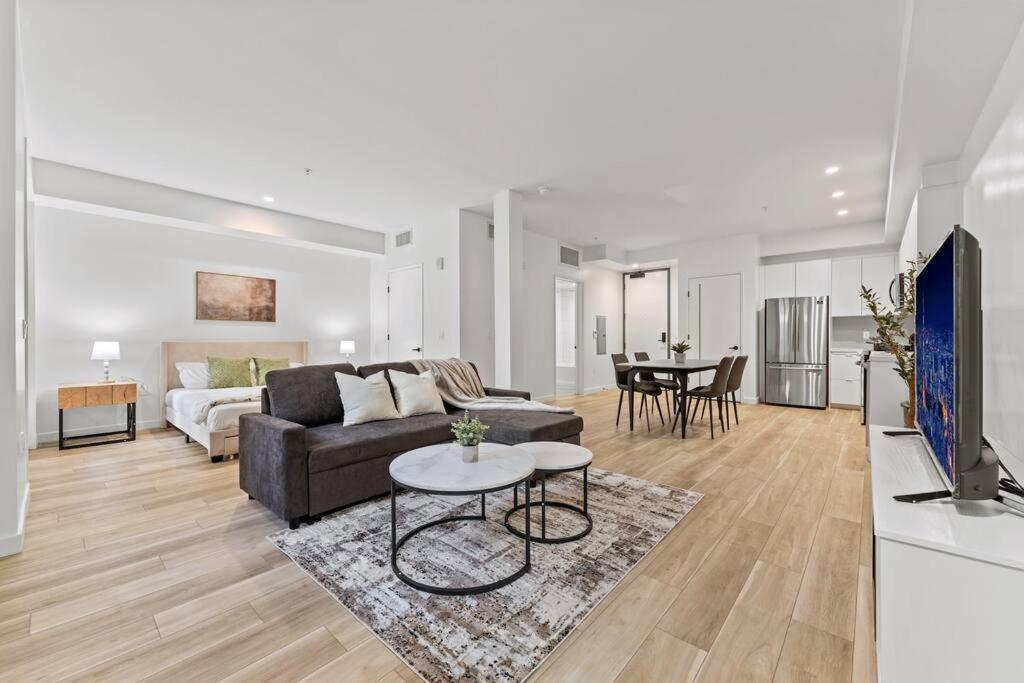Stylish La Prime Location In Wilshire Blvd Los Angeles