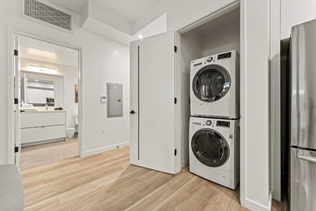 Stylish La Prime Location In Wilshire Blvd Los Angeles