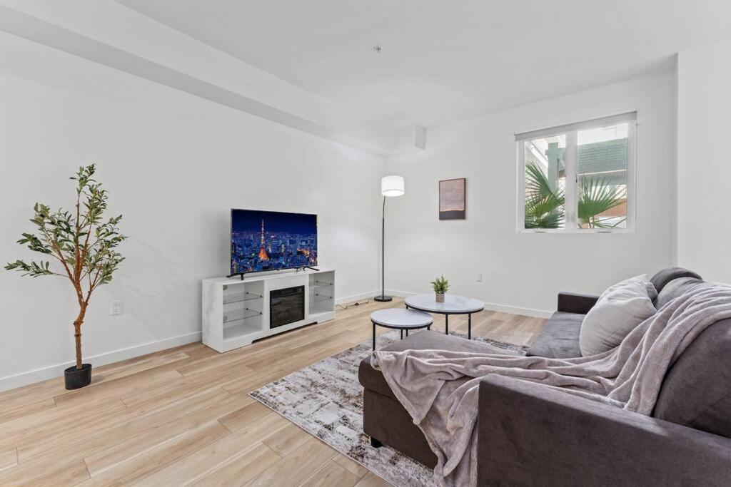 Stylish La Prime Location In Wilshire Blvd * Los Angeles