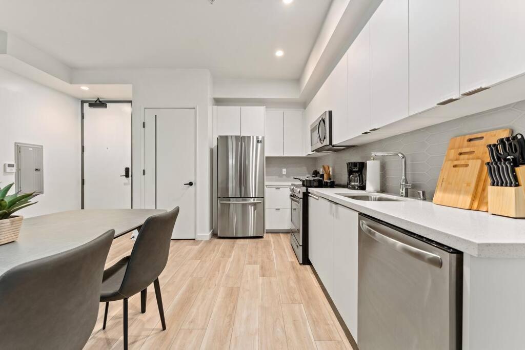 Stylish La Prime Location In Wilshire Blvd Apartment Los Angeles