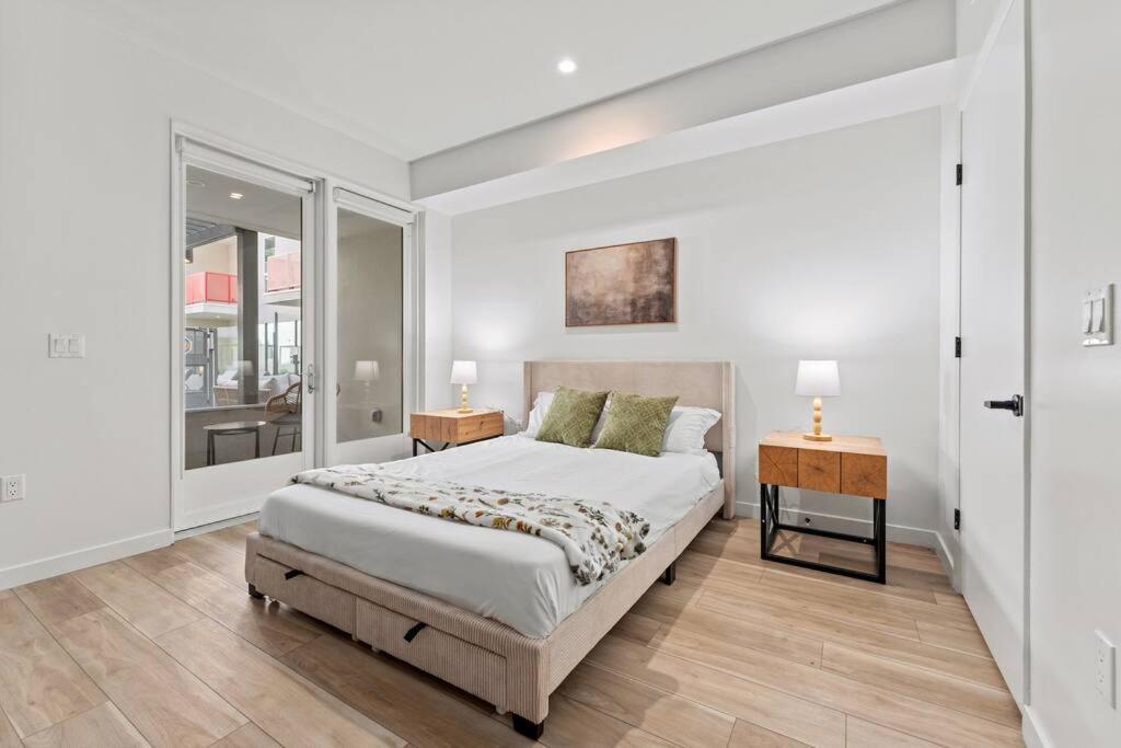 Stylish La Prime Location In Wilshire Blvd
