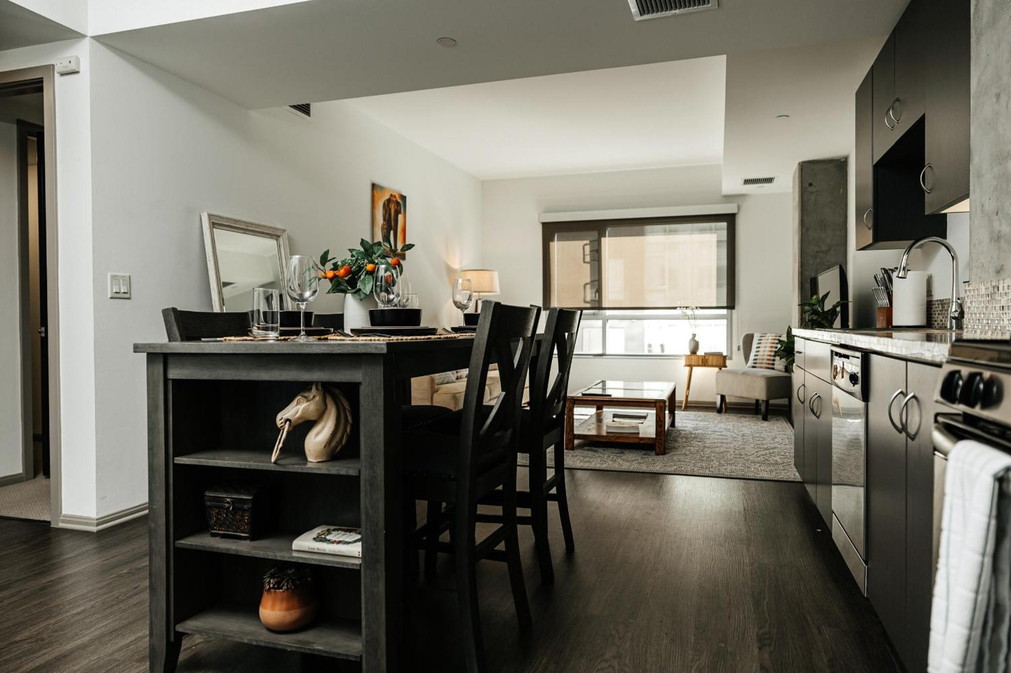 Oasis In Heart Of Hollywood Apartment Los Angeles