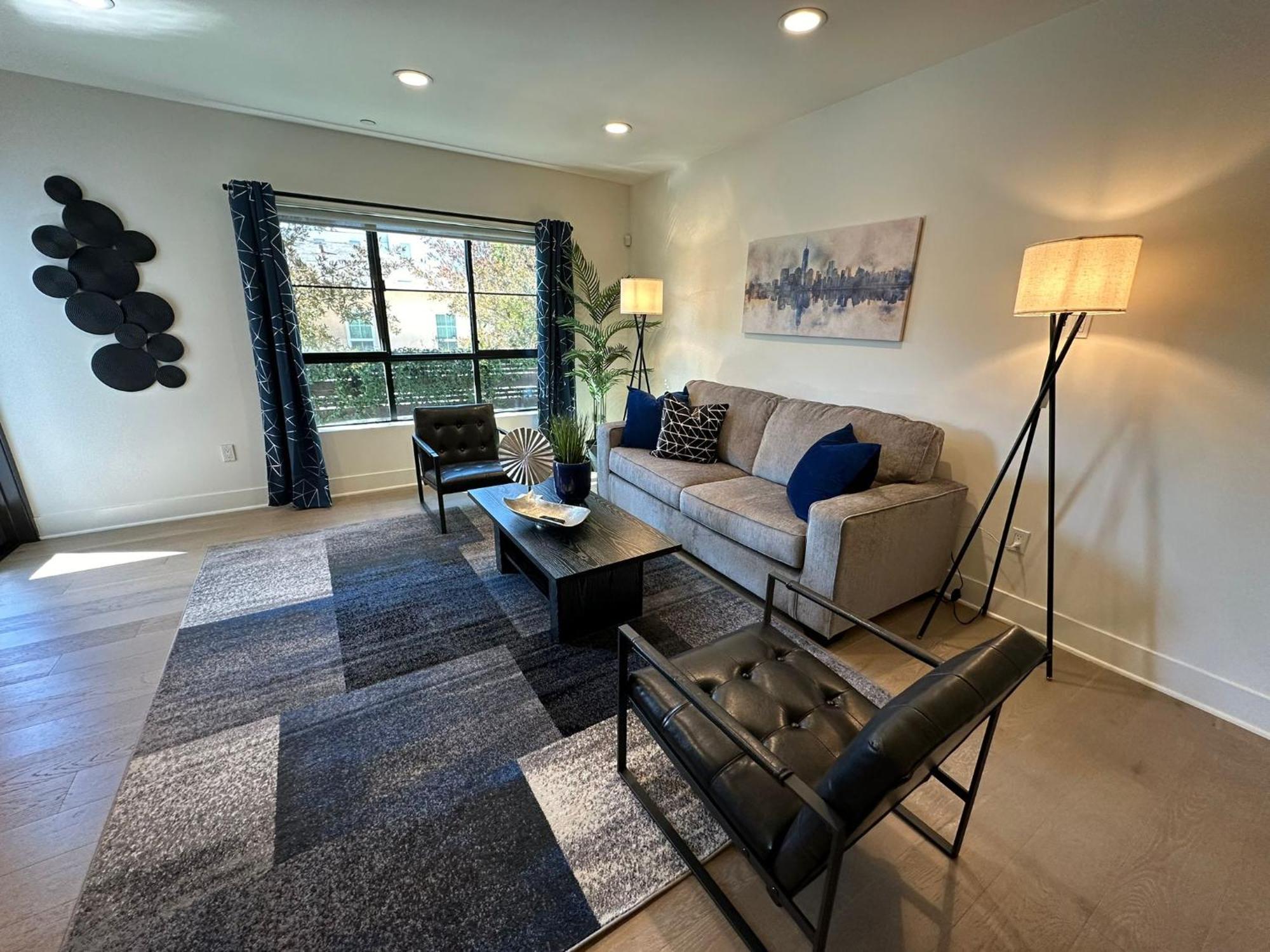 The Century Cozy 3 Bedroom With Free Parking! 303 Apartment