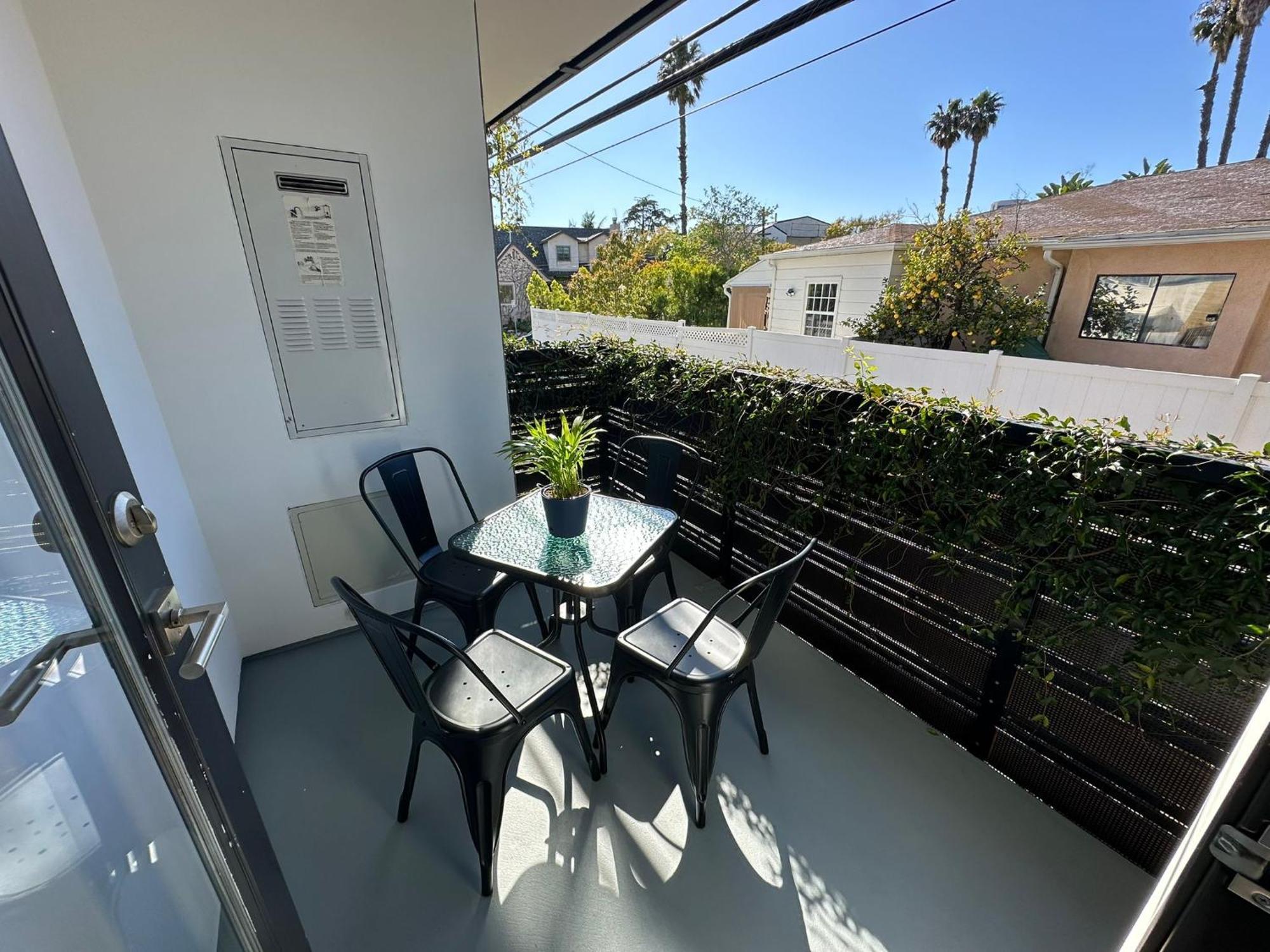 The Century Cozy 3 Bedroom With Free Parking! 303 Apartment *