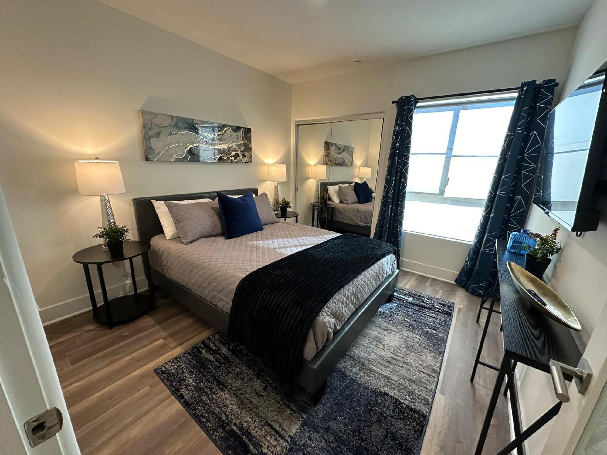 Apartment The Century Cozy 3 Bedroom With Free Parking! 303