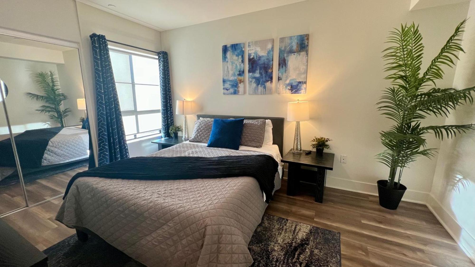 The Century Cozy 3 Bedroom With Free Parking! 303 Apartment