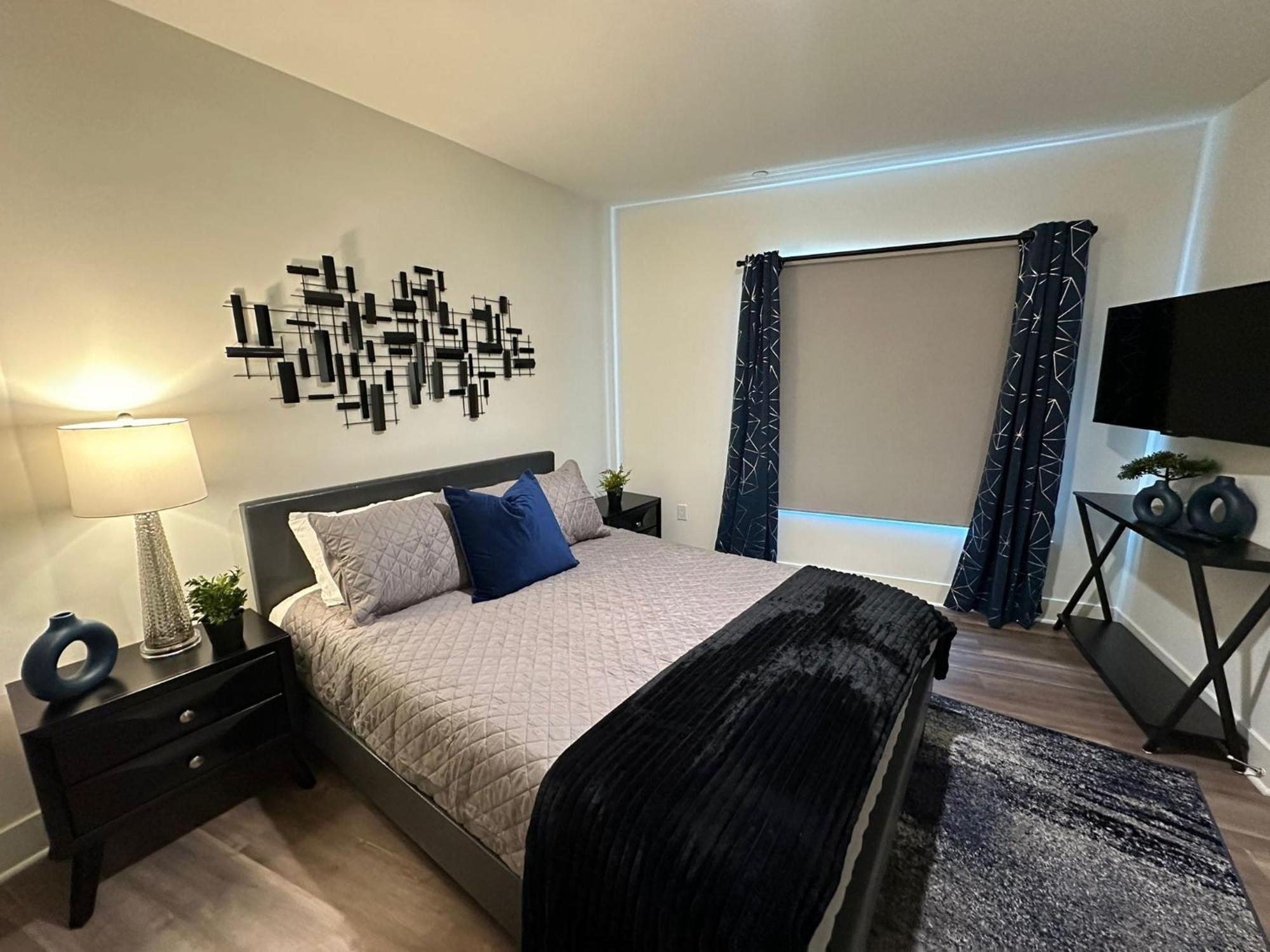 Apartment The Century Cozy 3 Bedroom With Free Parking! 303