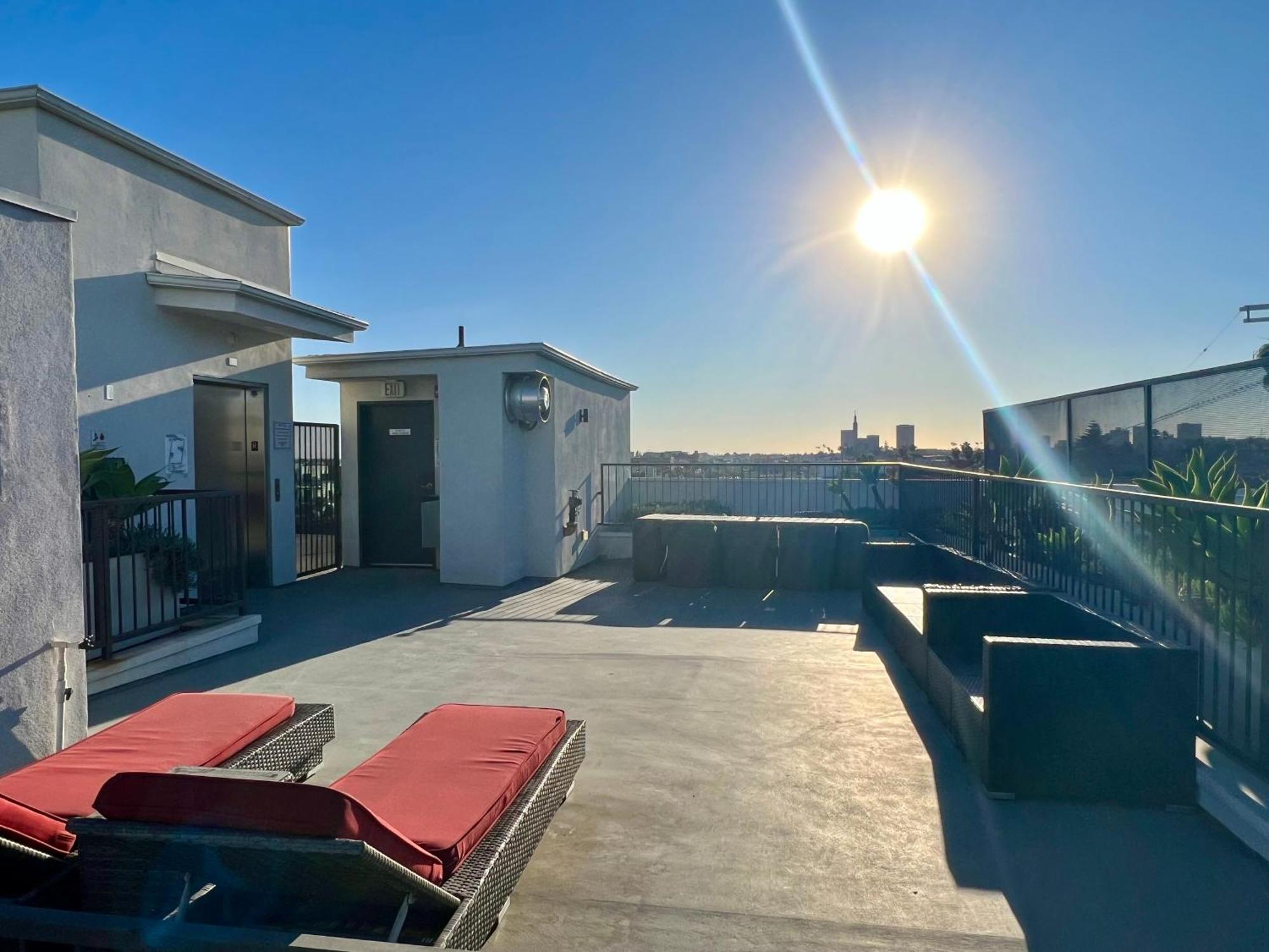 The Century Cozy 3 Bedroom With Free Parking! 303 Apartment *