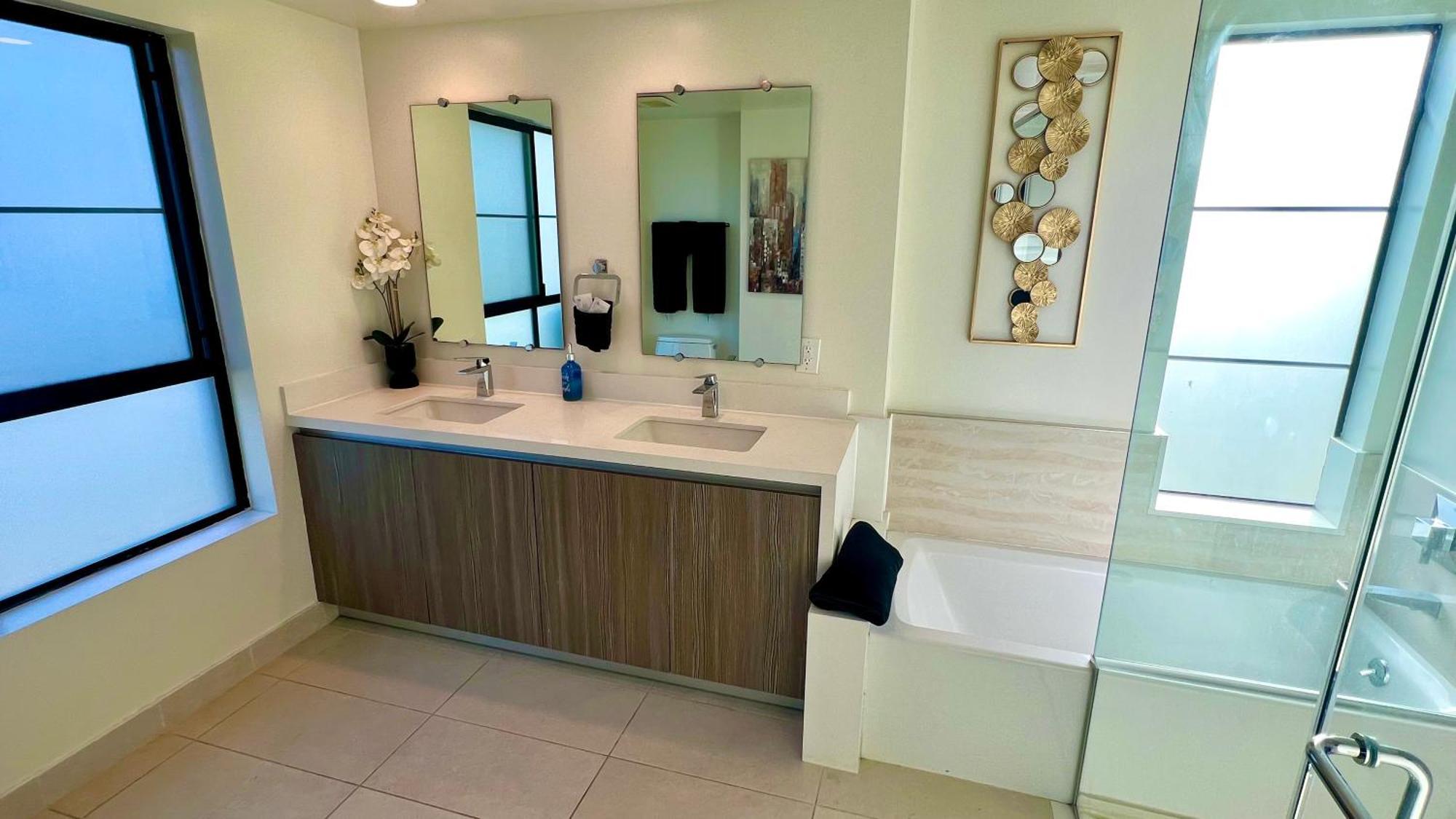Apartment The Century Cozy 3 Bedroom With Free Parking! 303 Los Angeles
