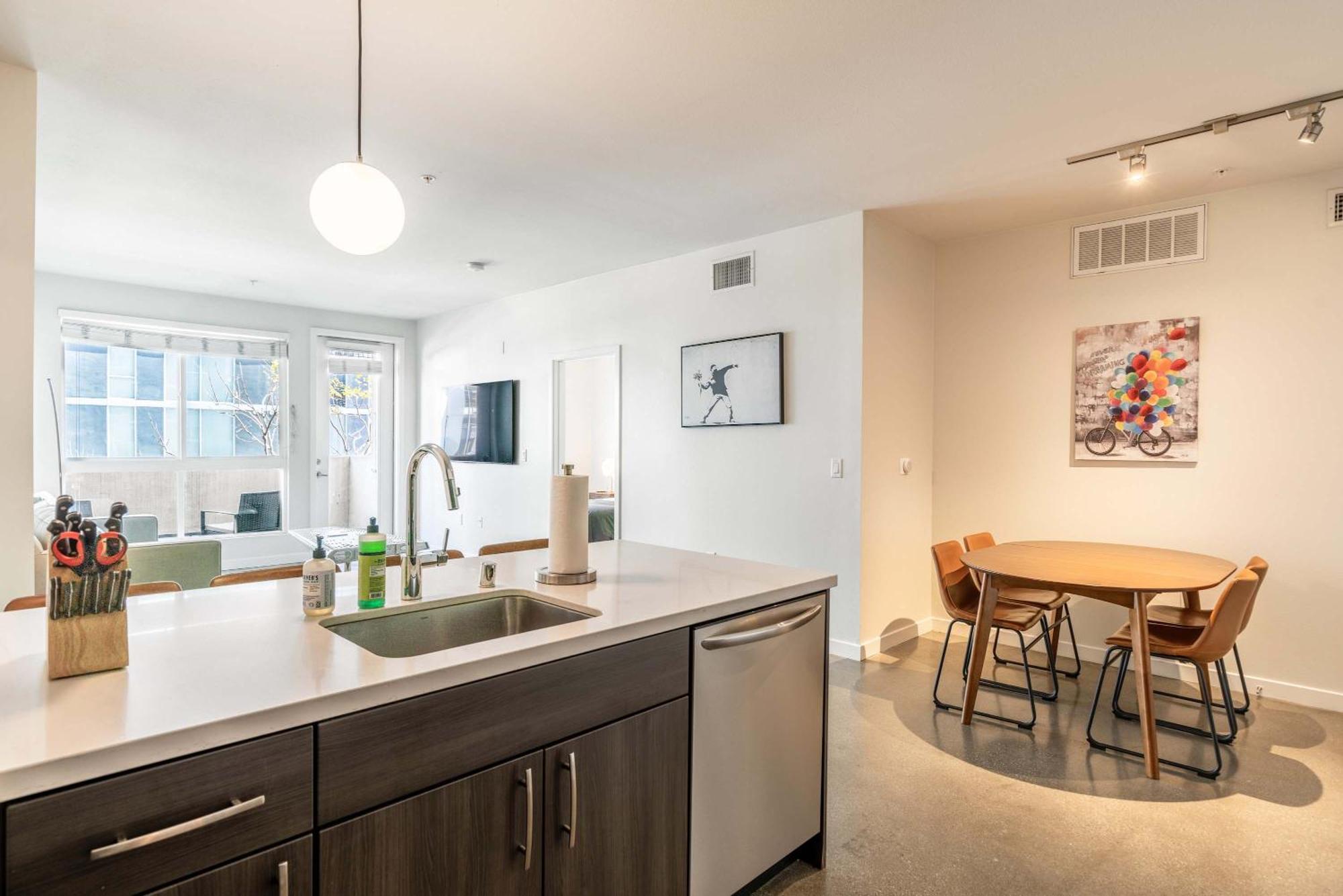 New 2br Mid Century An *