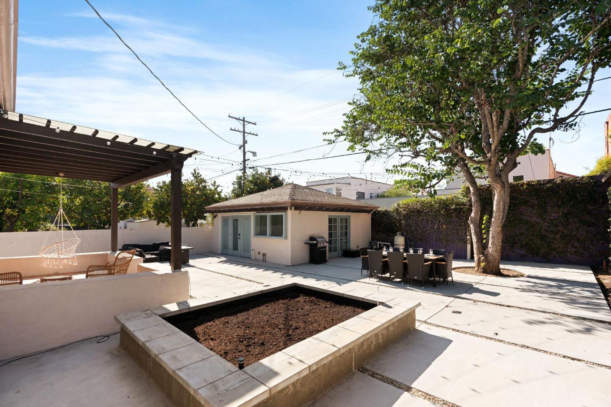 New Listing Sound Stage By Colby And Conrad *