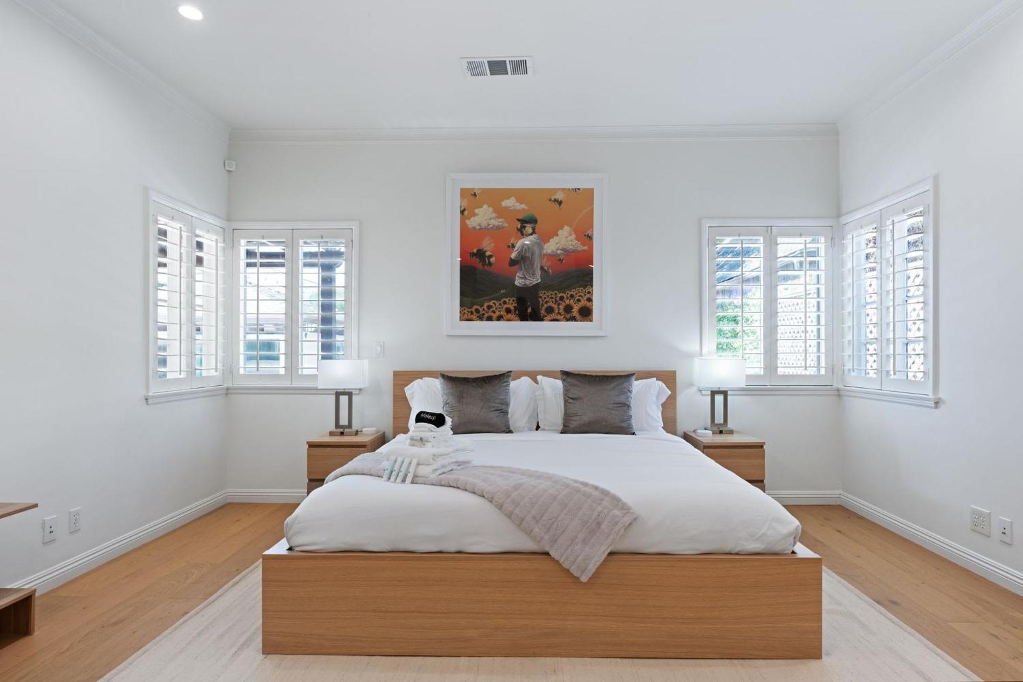 New Listing Sound Stage By Colby And Conrad * Los Angeles