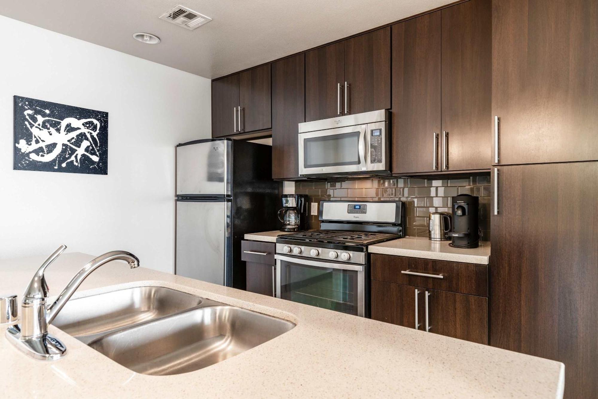 Apartment New 2br Weho Getaway D *