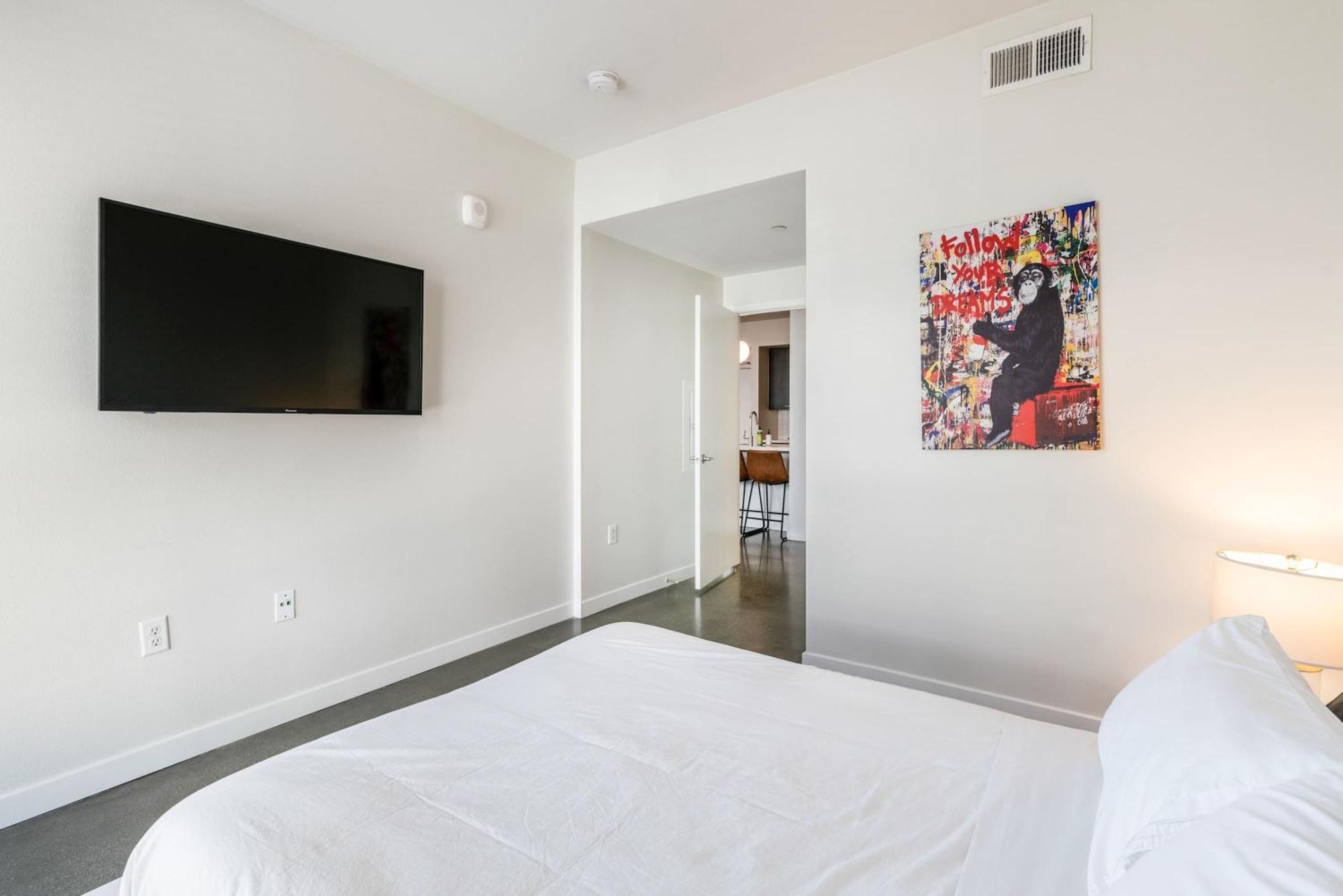 New 2br Mid Century An *