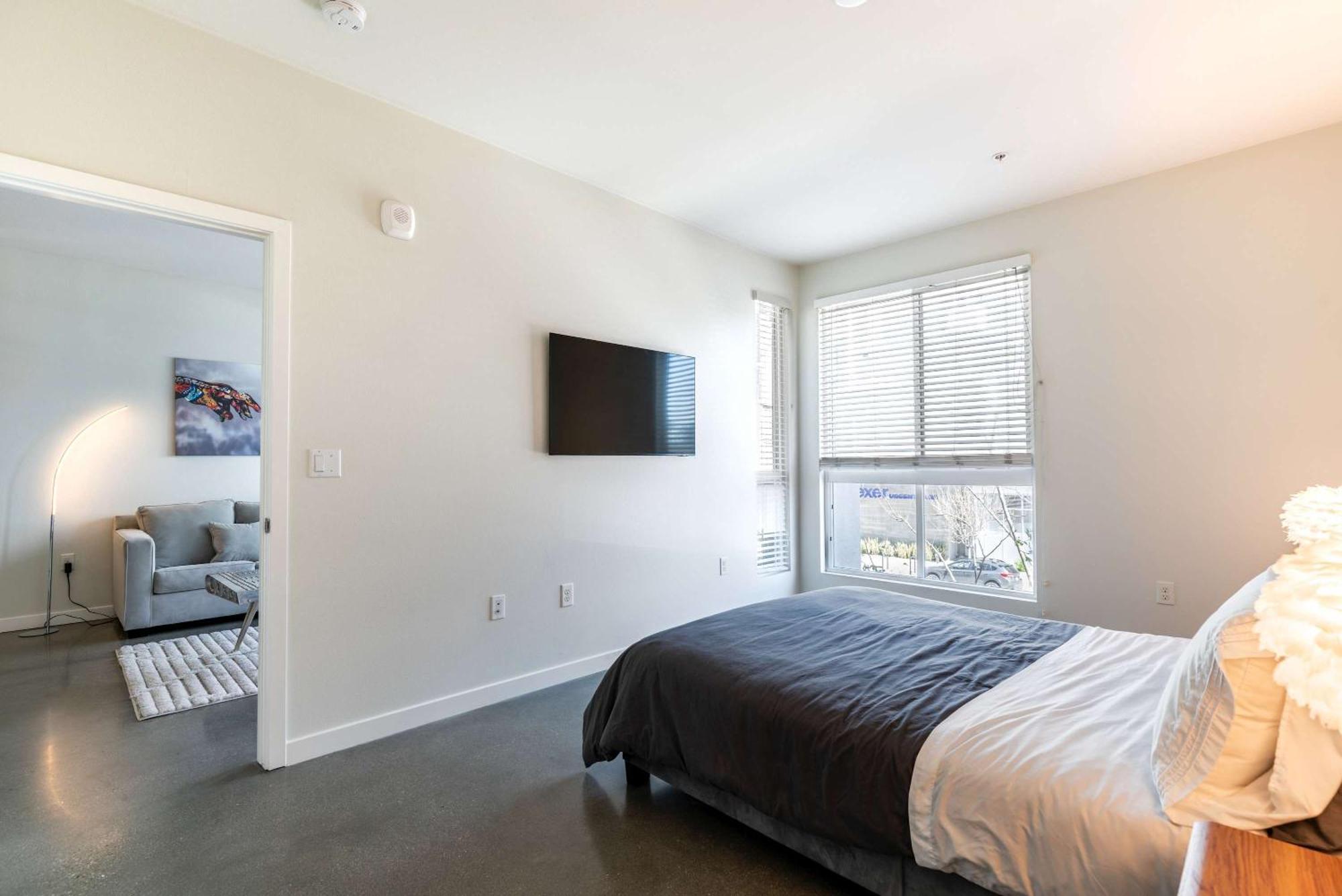 Apartment New 2br Mid Century An *