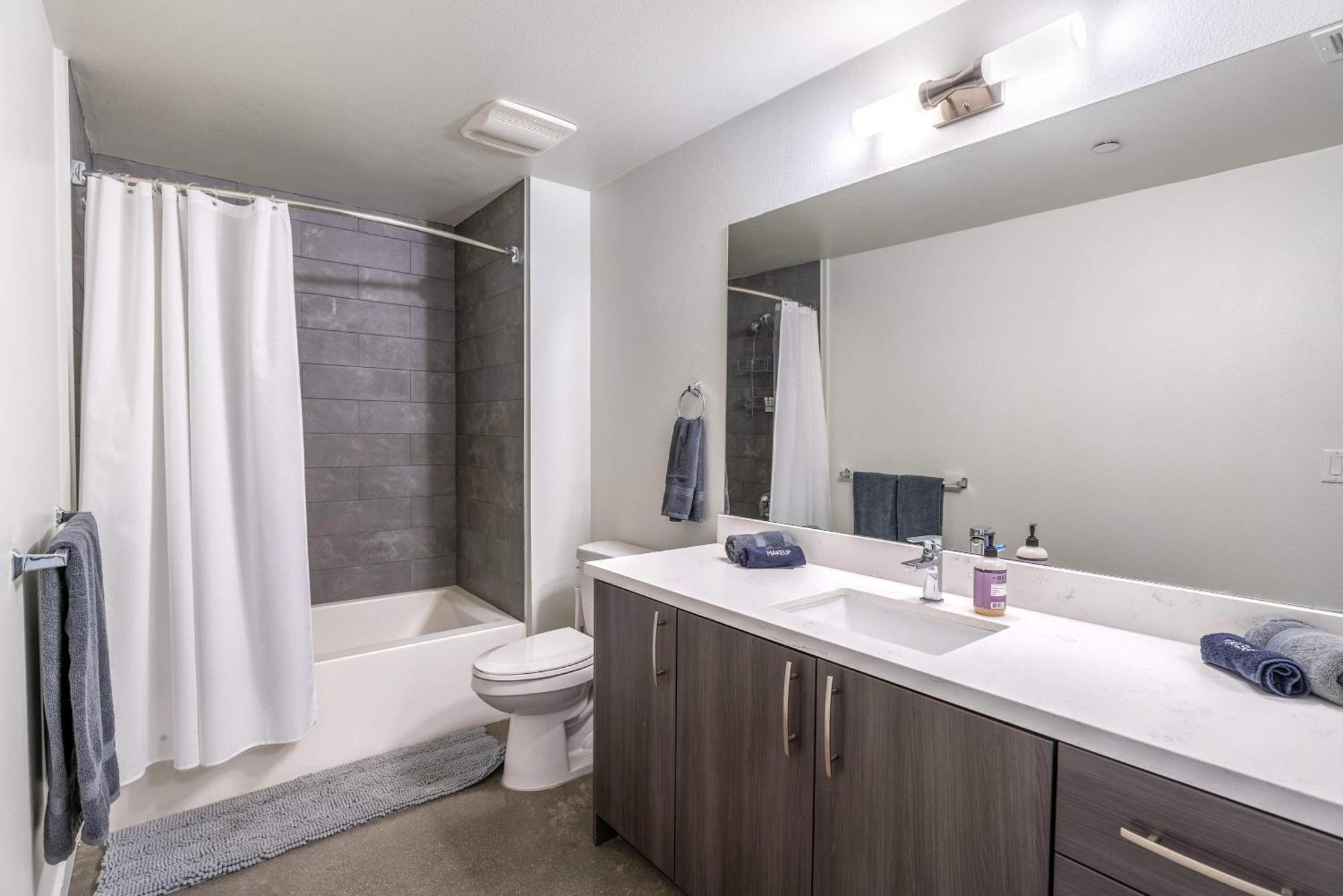 New 2br Mid Century An