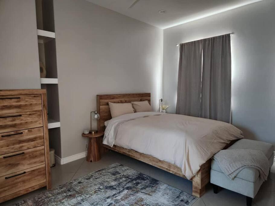 Spacious 1 Bed Adu In Encino, Away From Holiday home