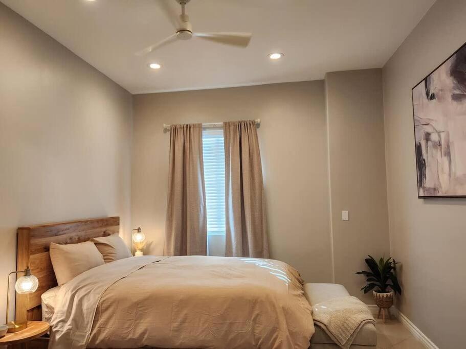 Spacious 1 Bed Adu In Encino, Away From Holiday home Los Angeles
