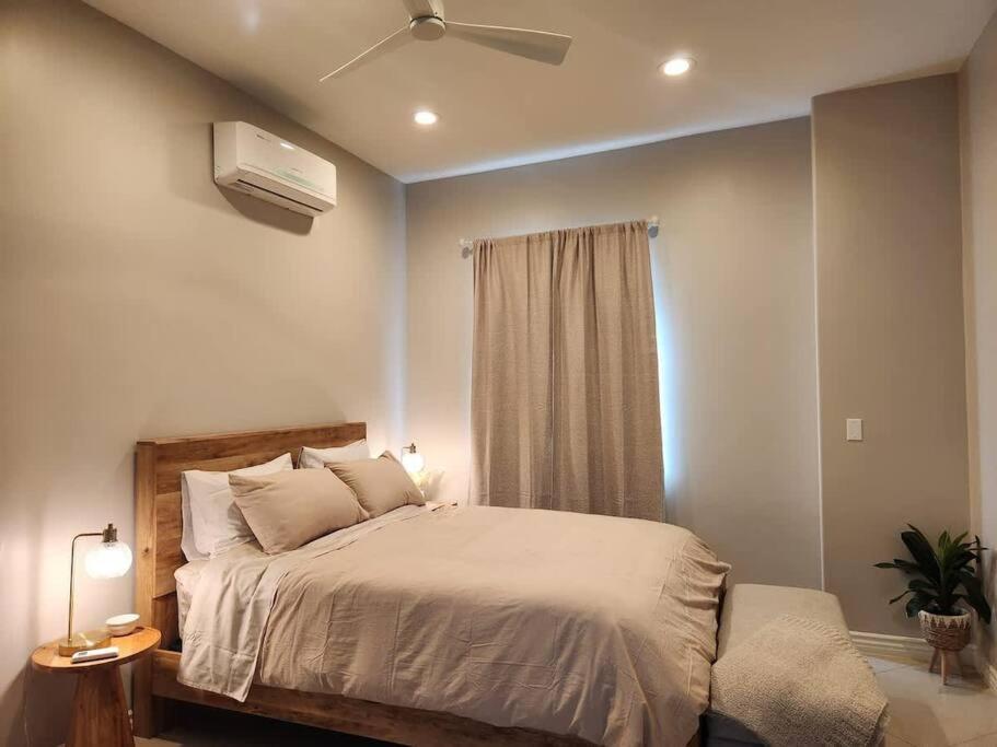 Spacious 1 Bed Adu In Encino, Away From *