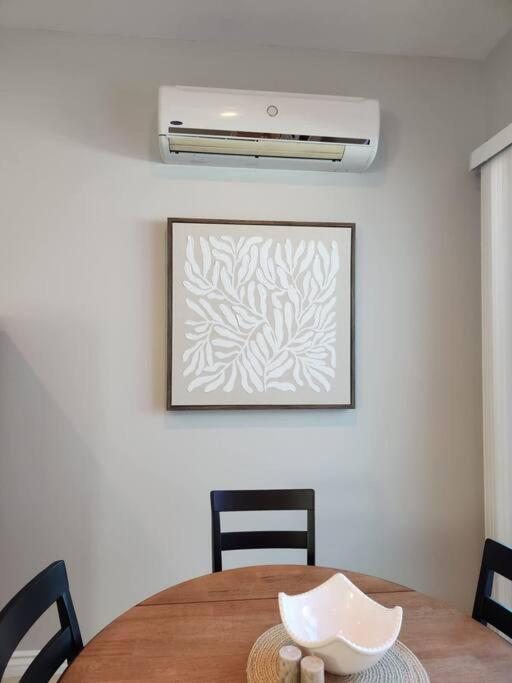 Spacious 1 Bed Adu In Encino, Away From
