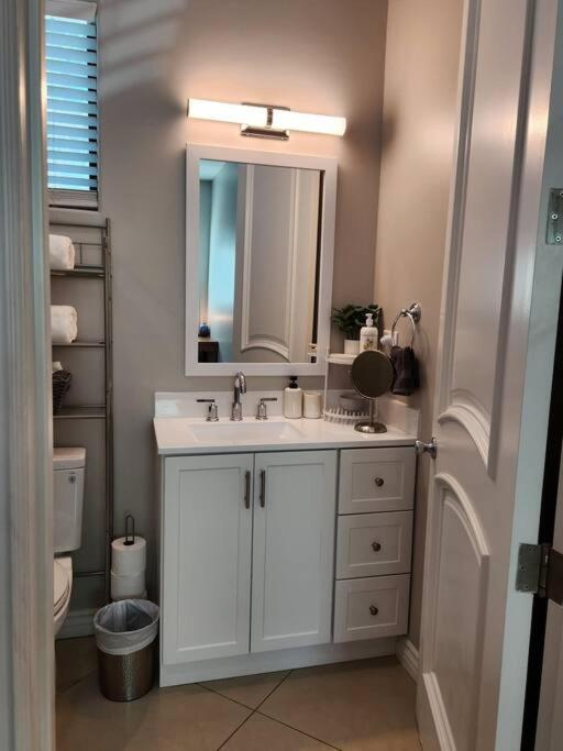 Spacious 1 Bed Adu In Encino, Away From Holiday home