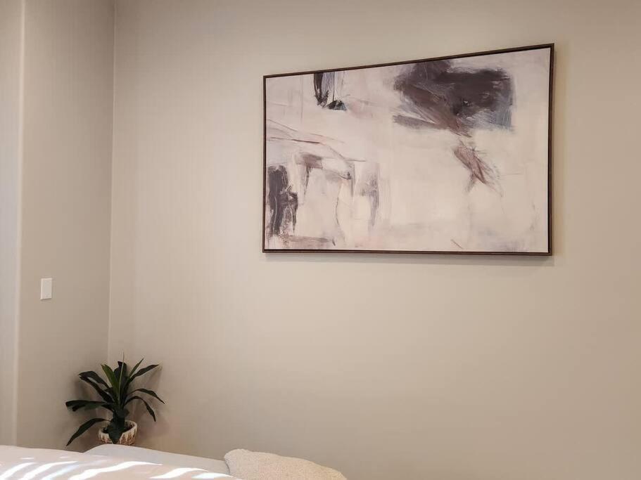 Spacious 1 Bed Adu In Encino, Away From Holiday home Los Angeles