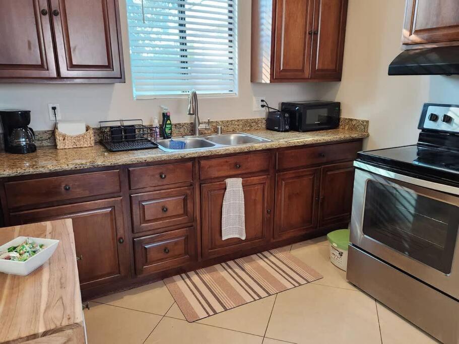 Spacious 1 Bed Adu In Encino, Away From Holiday home