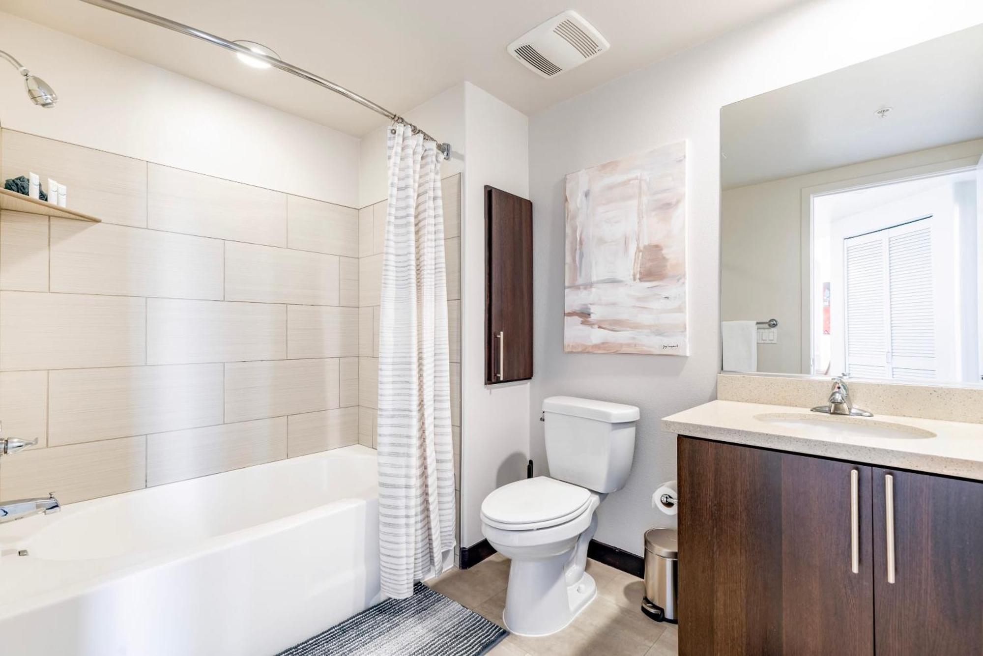 2br West Hollywood Jetliner Views *