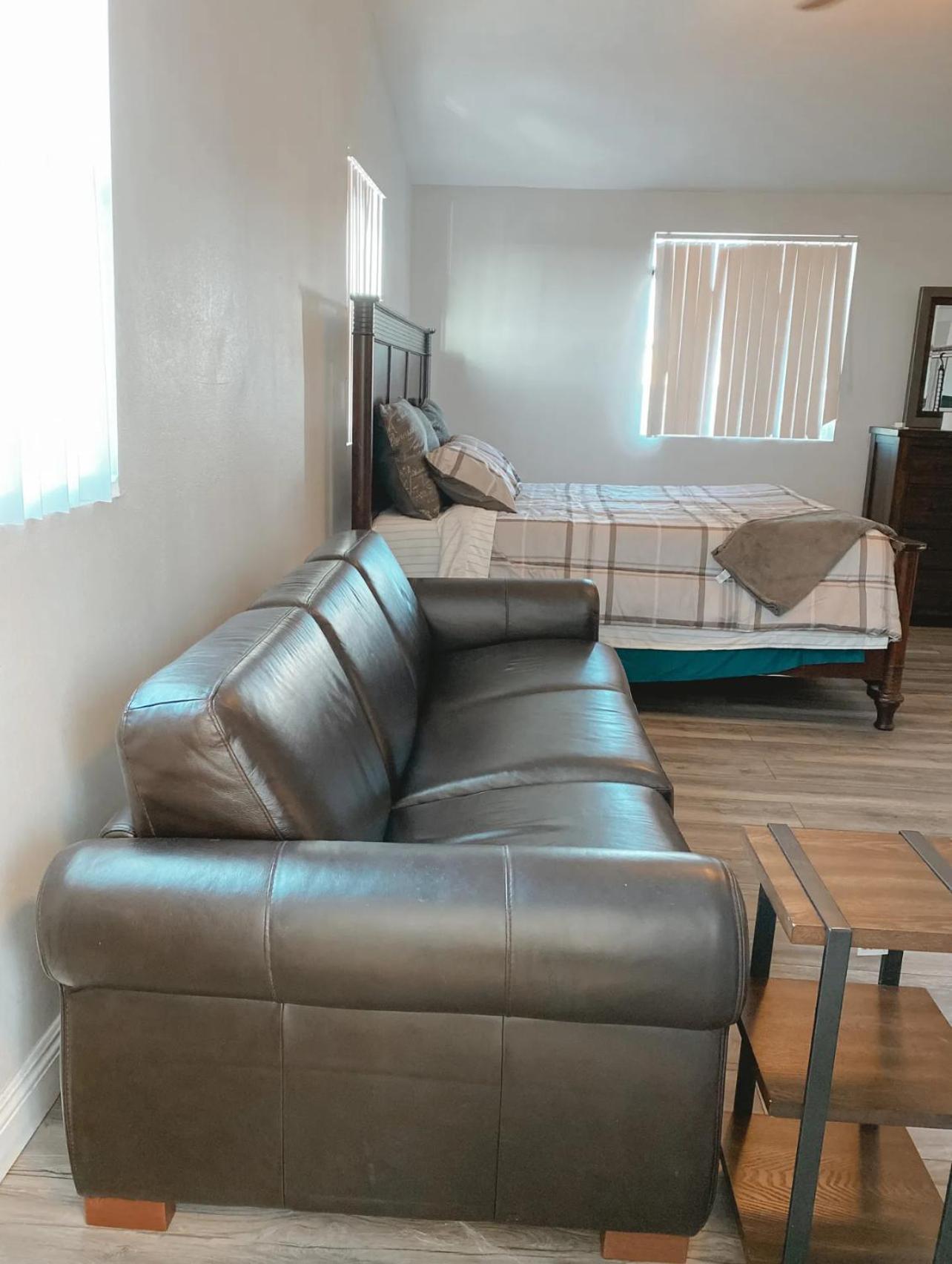 Lovely Private Bedroom Near Sofi/usc Homestay Los Angeles