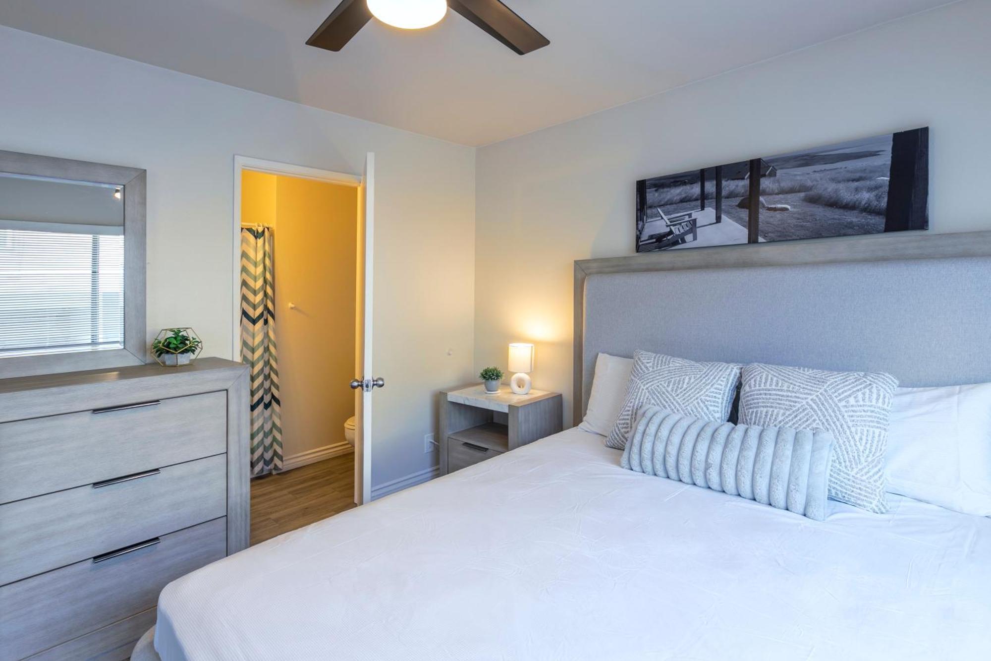Cozy 2bdr - Entertainment, Sports, Restaurants And More! * Los Angeles