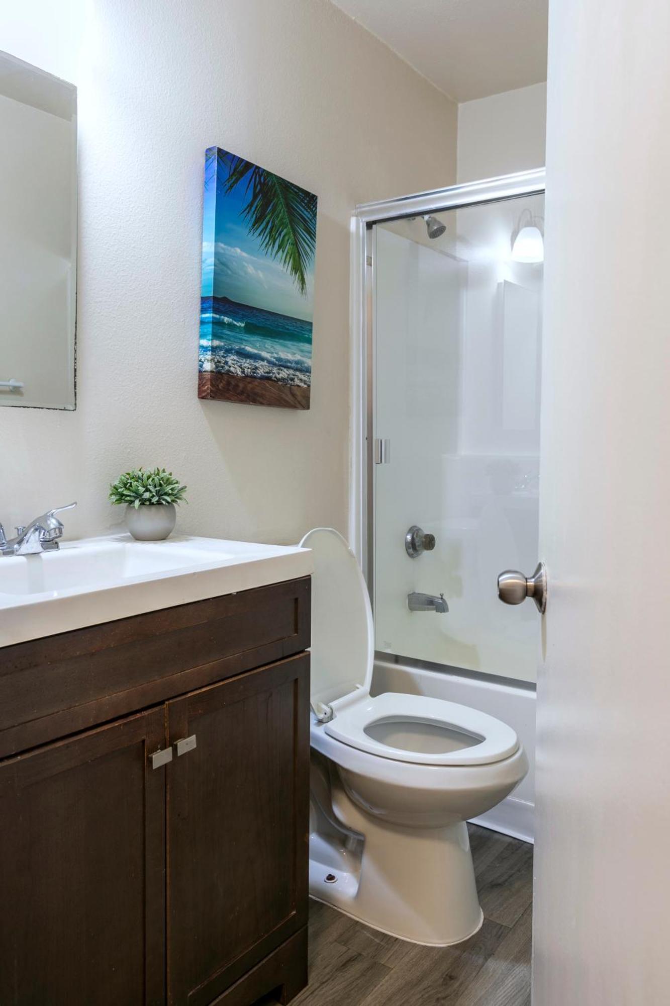 Apartment Cozy 2bdr - Entertainment, Sports, Restaurants And More! *