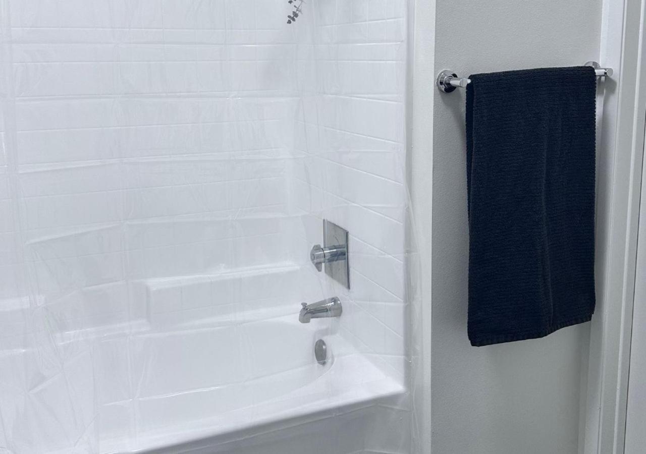 1 Bedroom Spacious In Hollywood