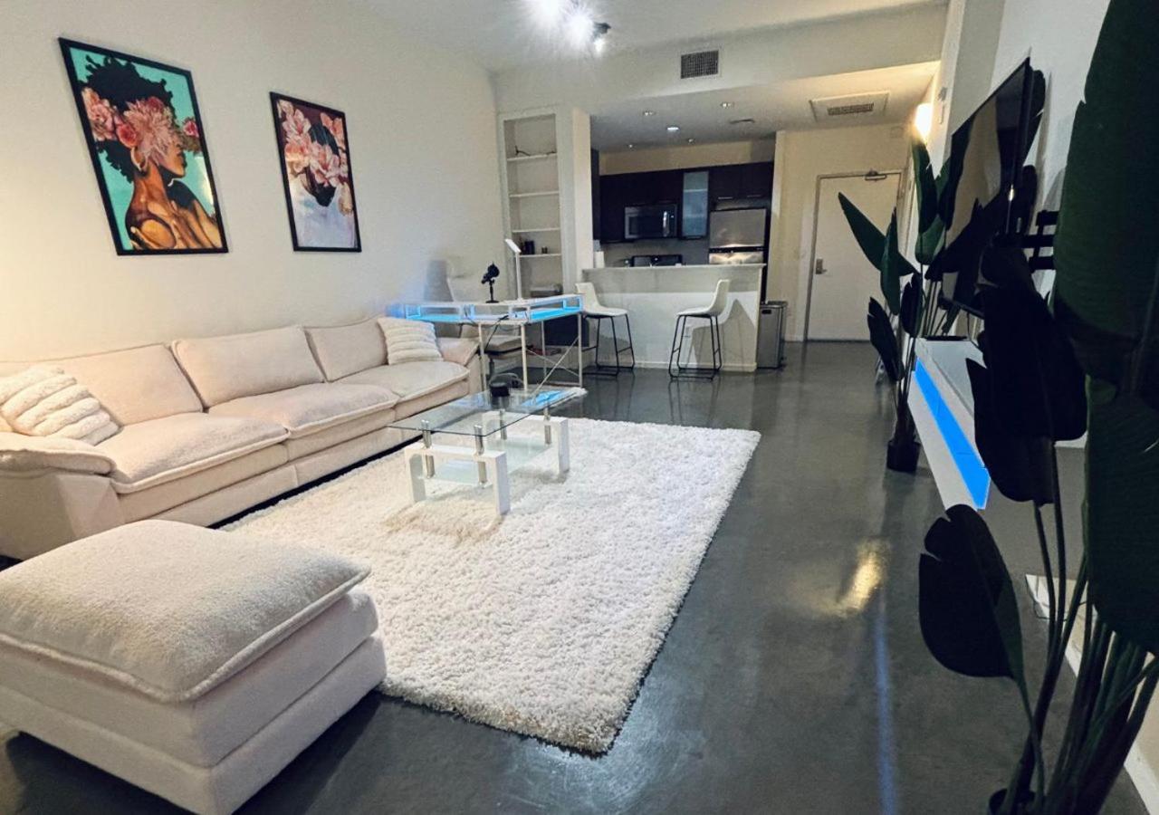 1 Bedroom Spacious In Hollywood Apartment *