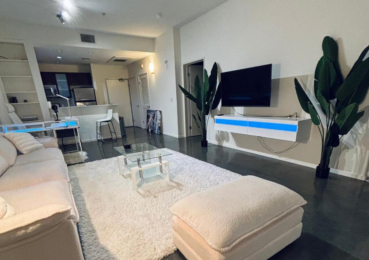 1 Bedroom Spacious In Hollywood Apartment *