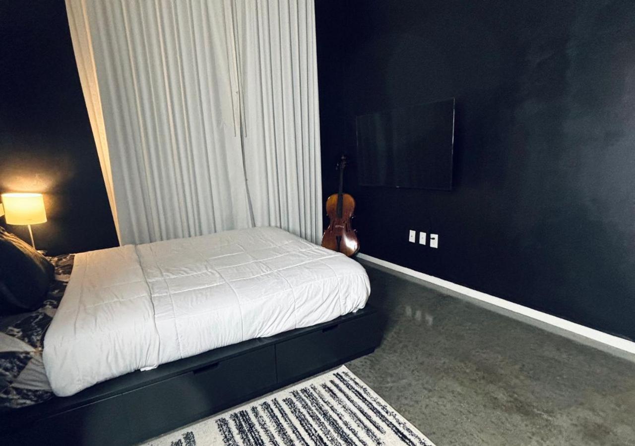 Apartment 1 Bedroom Spacious In Hollywood *