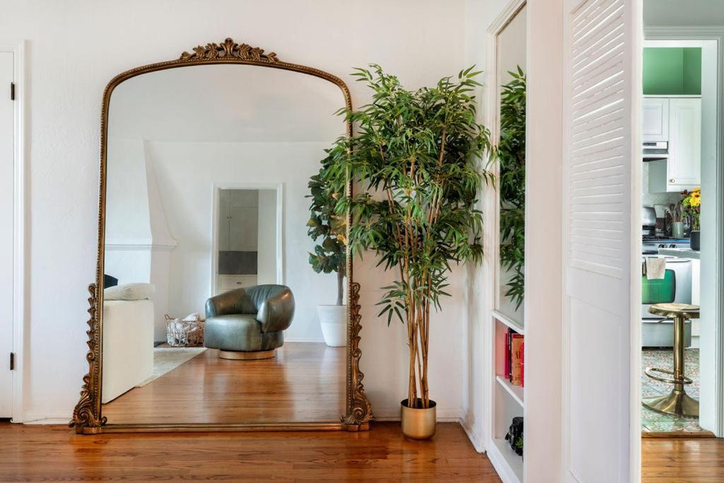 Luxurious Chic Chateau Iconic Sunset Strip Weho Apartment *