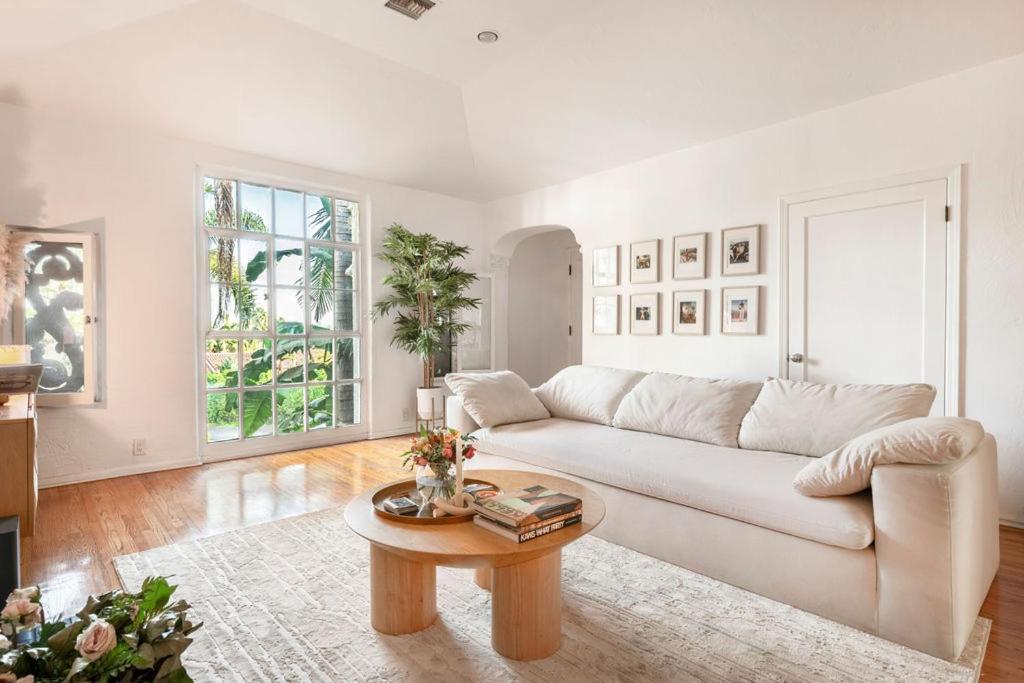 Luxurious Chic Chateau Iconic Sunset Strip Weho Apartment *