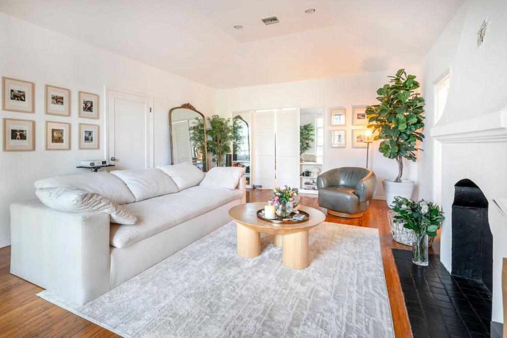 Apartment Luxurious Chic Chateau Iconic Sunset Strip Weho Los Angeles