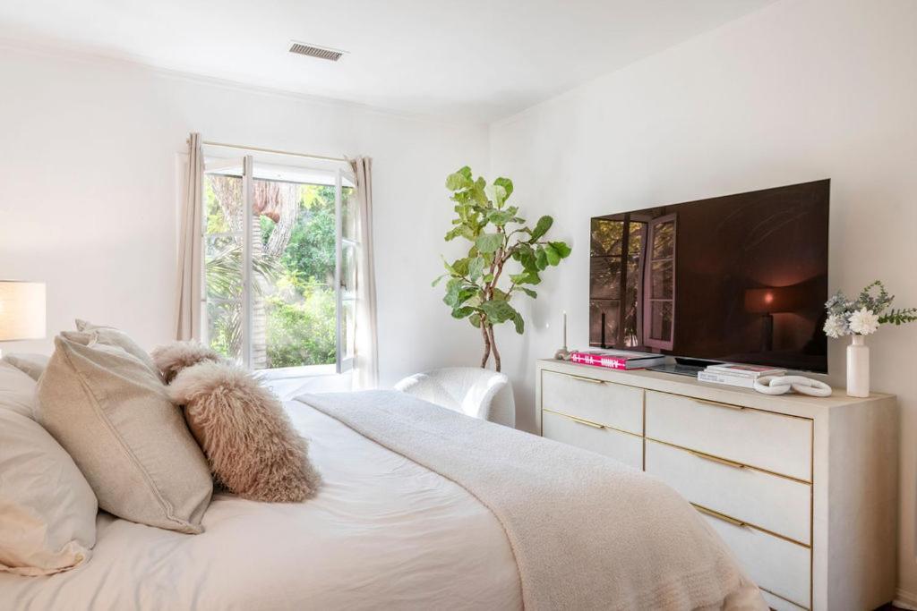 Luxurious Chic Chateau Iconic Sunset Strip Weho Apartment Los Angeles
