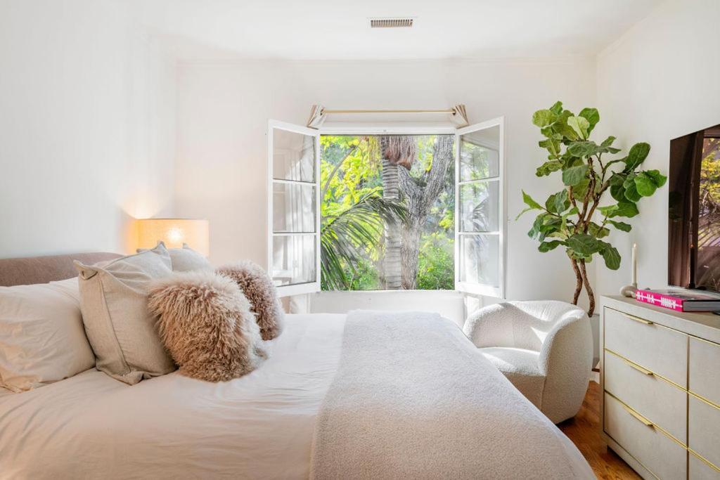 Apartment Luxurious Chic Chateau Iconic Sunset Strip Weho Los Angeles