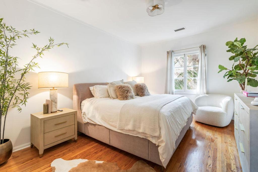 Luxurious Chic Chateau Iconic Sunset Strip Weho Apartment Los Angeles