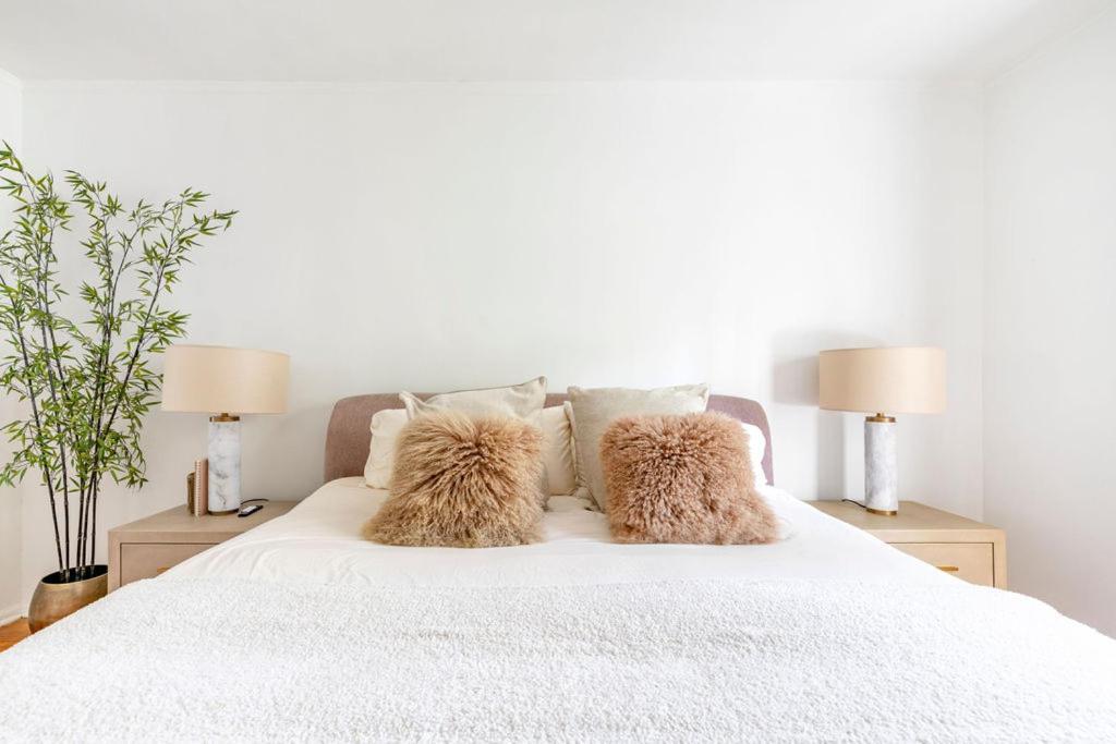 Apartment Luxurious Chic Chateau Iconic Sunset Strip Weho Los Angeles