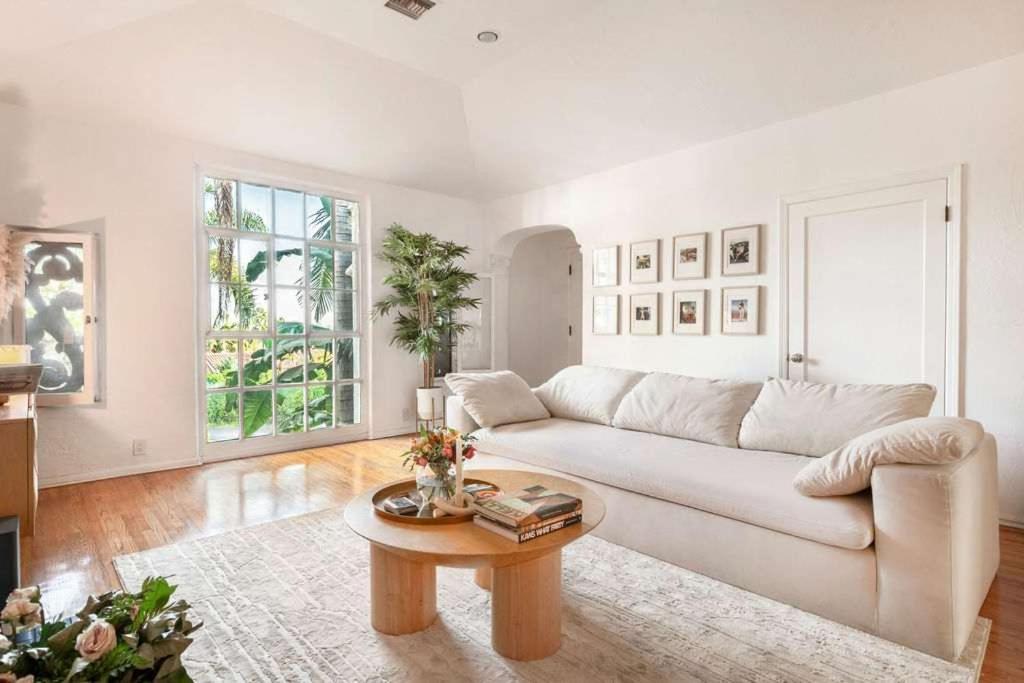 Luxurious Chic Chateau Iconic Sunset Strip Weho Apartment *