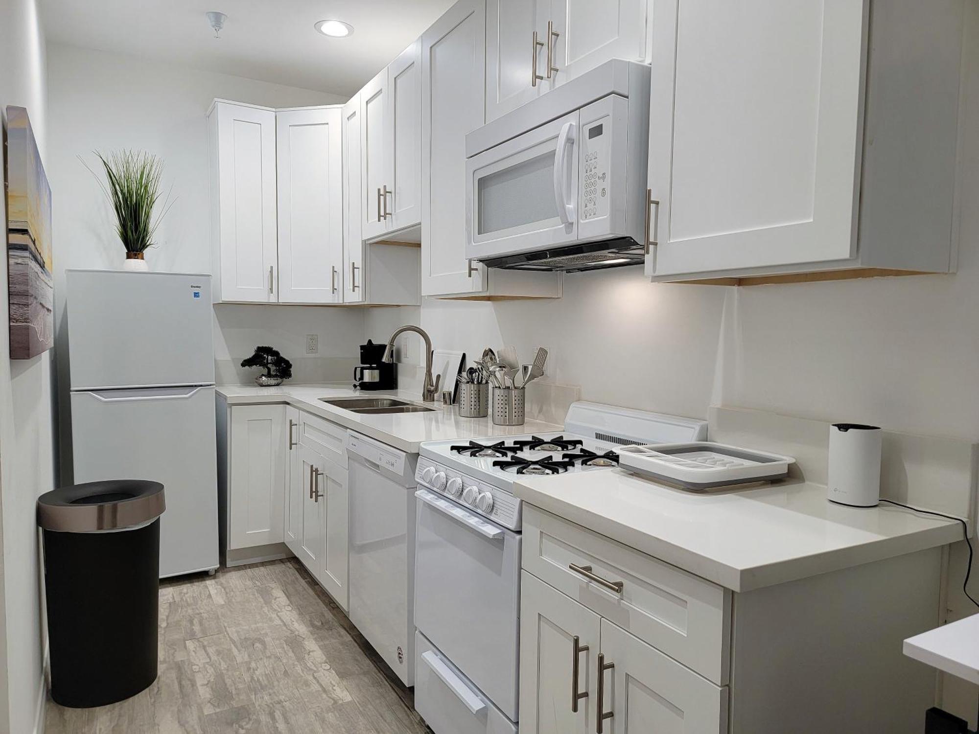 Apartment Modern Right Next To Mrc 5 Minutes To Rodeo Drive *