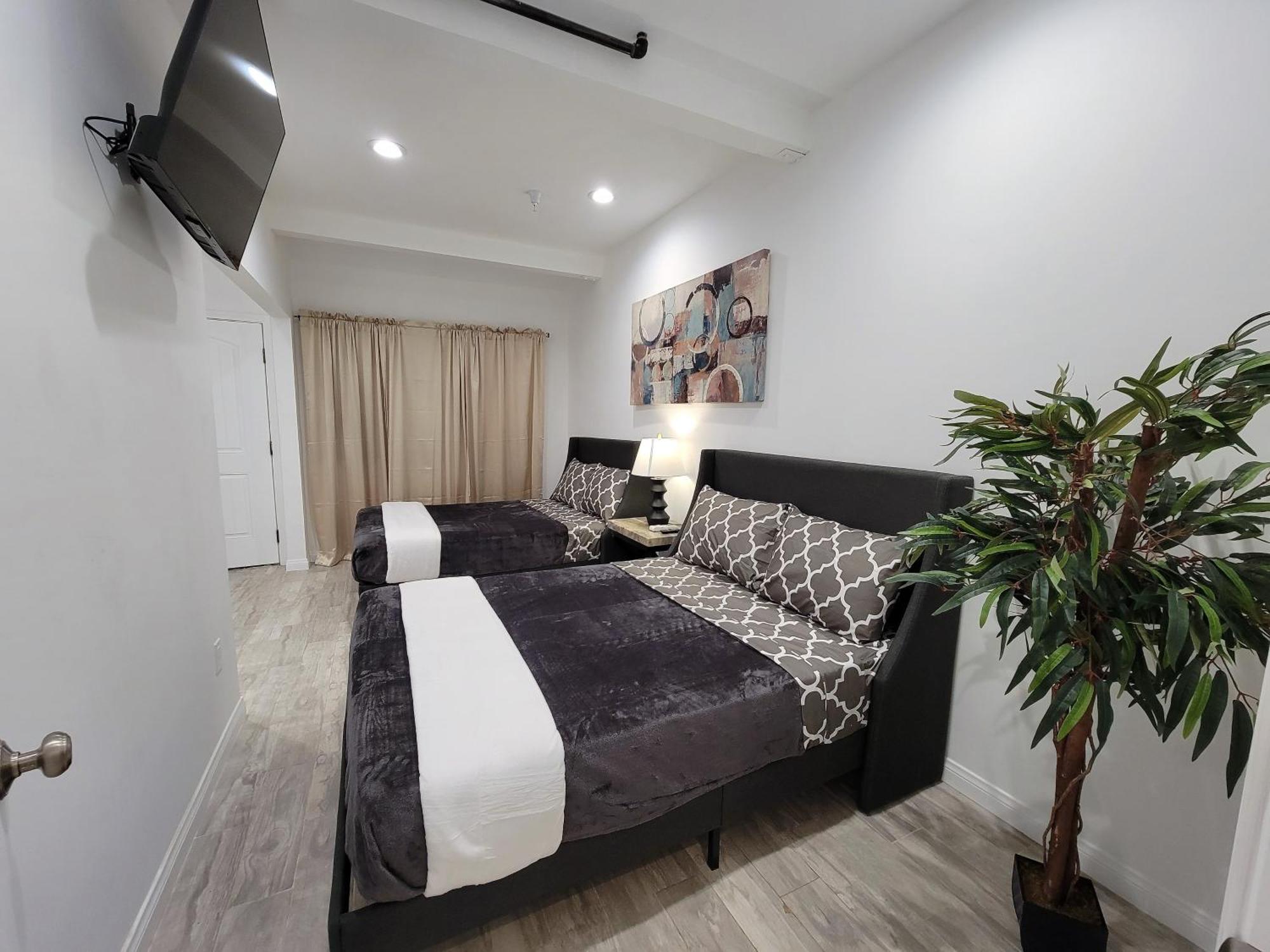 Modern Right Next To Mrc 5 Minutes To Rodeo Drive *