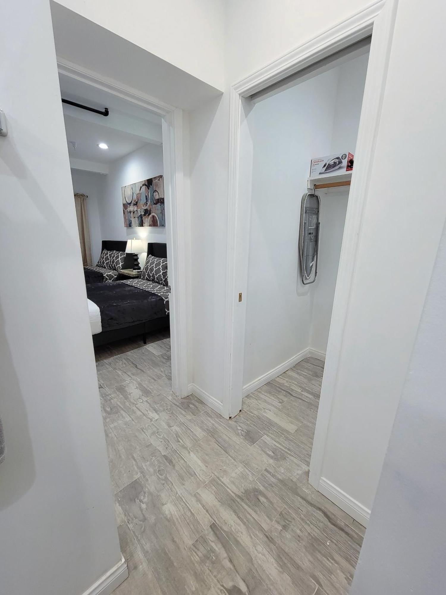 Modern Right Next To Mrc 5 Minutes To Rodeo Drive Apartment